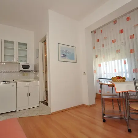 Anastazija Sea View 奥米什