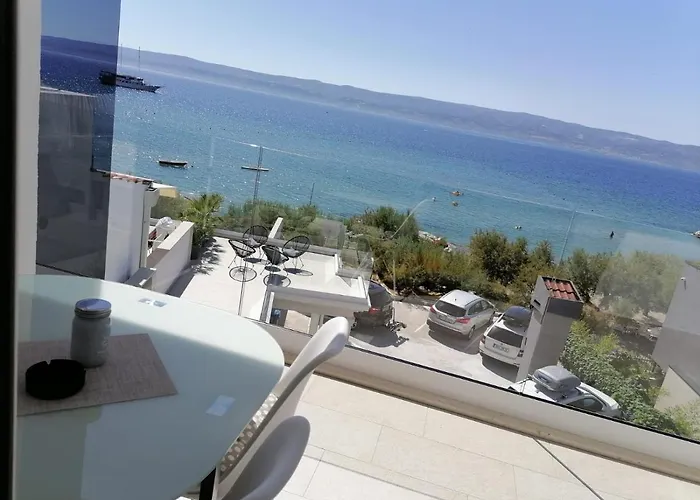 Anastazija Sea View アパート オミシュ